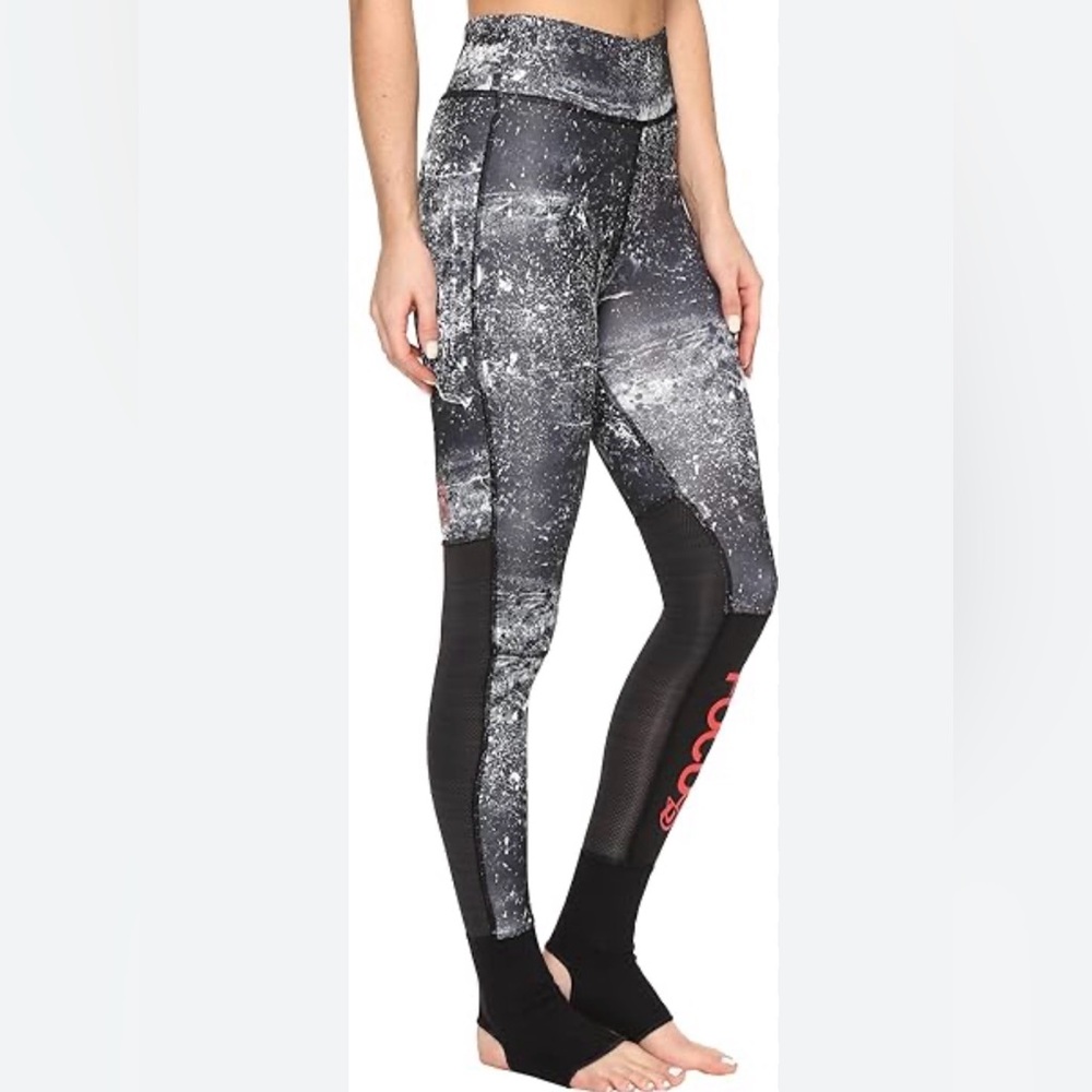 4 with 👚 for $15 Reebok Noble Ankle Lock Tights